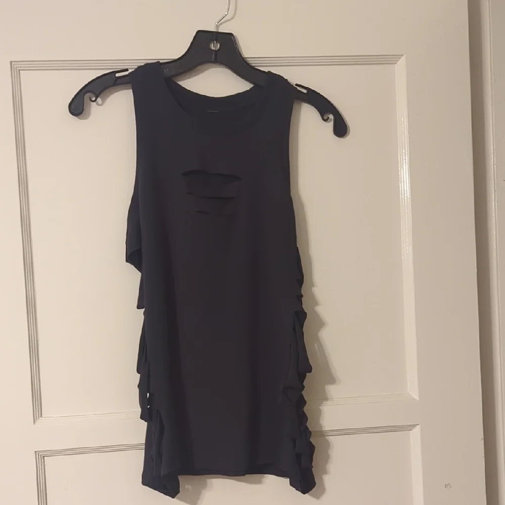 Alo Yoga Sleeveless Black Cut It Out Tank